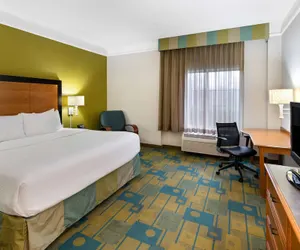 Photo 4 - La Quinta Inn & Suites by Wyndham Greenville Haywood