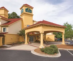 Photo 2 - La Quinta Inn & Suites by Wyndham Univ Area Chapel Hill