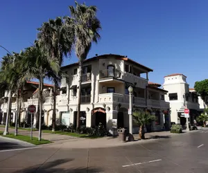 Photo 2 - Balboa Inn, On the Beach