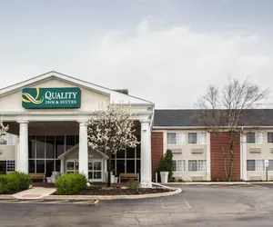 Photo 2 - Quality Inn and Suites St Charles - West Chicago