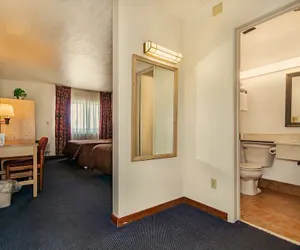 Photo 5 - Americas Best Value Inn Austinburg