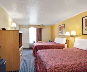 Photo 5 - Days Inn by Wyndham Knoxville West