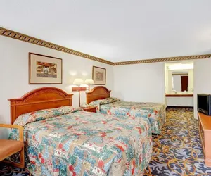 Photo 2 - Express Inn