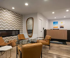 Photo 5 - Days Inn by Wyndham Monterey Downtown