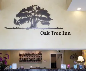 Photo 4 - Oak Tree Inn