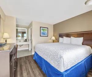 Photo 5 - Executive Inn Hotel