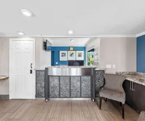 Photo 3 - Executive Inn Hotel