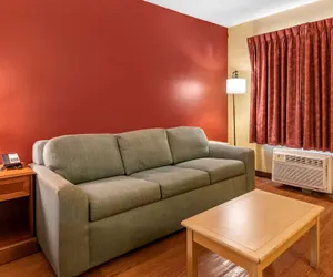 Photo 4 - Econo Lodge Inn & Suites Maingate Central
