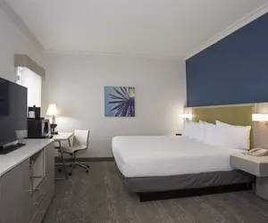 Photo 5 - SureStay Hotel by Best Western Santa Monica