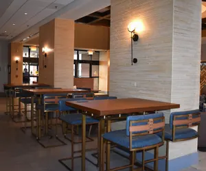 Photo 4 - Chicago Marriott Suites O'Hare