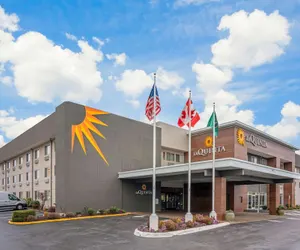 Photo 2 - La Quinta Inn & Suites by Wyndham Seattle Federal Way