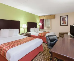 Photo 3 - Days Inn & Suites by Wyndham Madison Heights MI