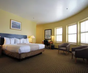 Photo 2 - Crockett Hotel