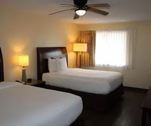 Photo 2 - Days Inn & Suites by Wyndham Marshall