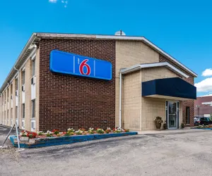 Photo 2 - Motel 6 Madison, WI - East