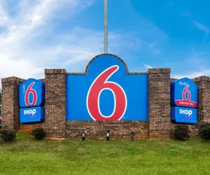 Photo 2 - Motel 6 Lagrange, GA