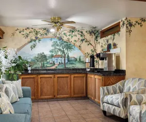 Photo 4 - Travelodge by Wyndham Lemoore Near Naval Air Station
