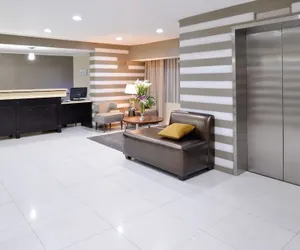 Photo 3 - Best Western Plus LA Mid Town Hotel