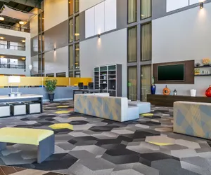 Photo 4 - Holiday Inn Morgantown - Reading Area by IHG