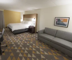 Photo 5 - Holiday Inn Morgantown - Reading Area by IHG