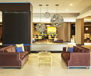 Photo 3 - Sheraton Lisle Naperville Hotel