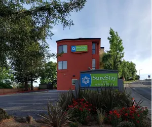 Photo 2 - SureStay Hotel by Best Western Vallejo Napa Valley