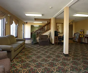 Photo 4 - New Victorian Inn and Suites