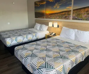 Photo 4 - Days Inn by Wyndham Kansas City Northeast