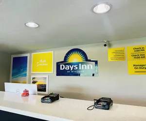Photo 2 - Days Inn by Wyndham Kansas City Northeast