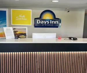 Photo 3 - Days Inn by Wyndham Kansas City Northeast