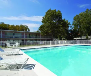 Photo 2 - Howard Johnson by Wyndham Albany
