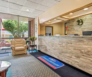Photo 3 - Howard Johnson by Wyndham Albany