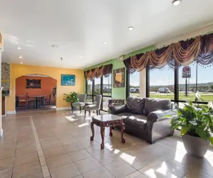 Photo 4 - Econo Lodge Inn & Suites