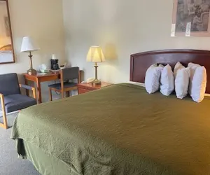 Photo 4 - Knights Inn Mackinaw City