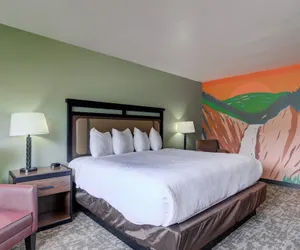 Photo 2 - Ridgeline Hotel at Yellowstone, an Ascend Collection Hotel