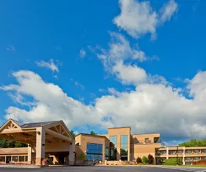 Photo 2 - Holiday Inn Resort Lake George - Adirondack Area, an IHG hotel