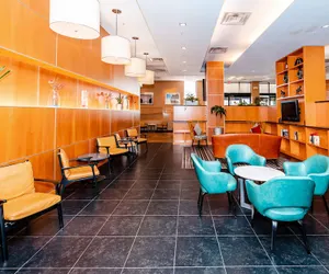 Photo 5 - Metro Points Hotel