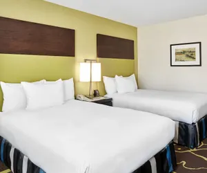 Photo 3 - DoubleTree by Hilton Charlotte Uptown