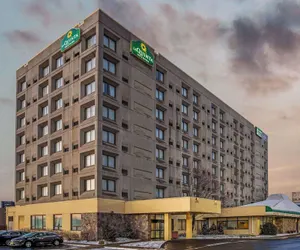 Photo 2 - La Quinta Inn & Suites by Wyndham New Haven