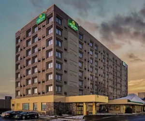 Photo 2 - La Quinta Inn & Suites by Wyndham New Haven