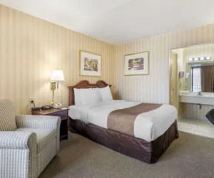 Photo 2 - Quality Inn Vienna - Tysons Corner