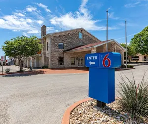 Photo 2 - Motel 6 Georgetown, TX