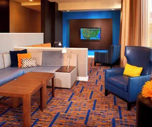 Photo 2 - Courtyard by Marriott Rockford