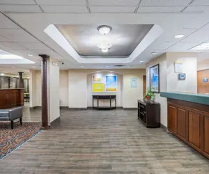 Photo 2 - Days Inn by Wyndham Clarksville North