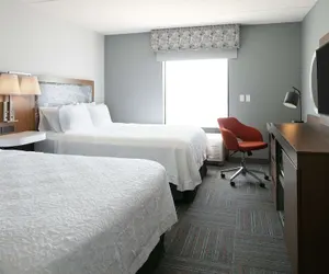 Photo 2 - Hampton Inn Dubuque