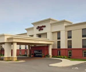 Photo 2 - Hampton Inn Dubuque