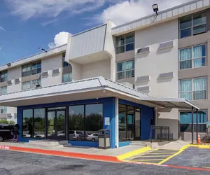 Photo 2 - Motel 6 Fort Worth, TX - Downtown East