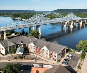 Photo 2 - Courtyard by Marriott La Crosse