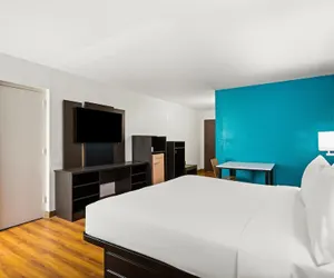 Photo 5 - Signature Inn Miami