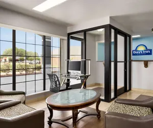 Photo 2 - Days Inn by Wyndham Fulton